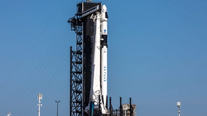 SpaceX Falcon 9 roketi görseli